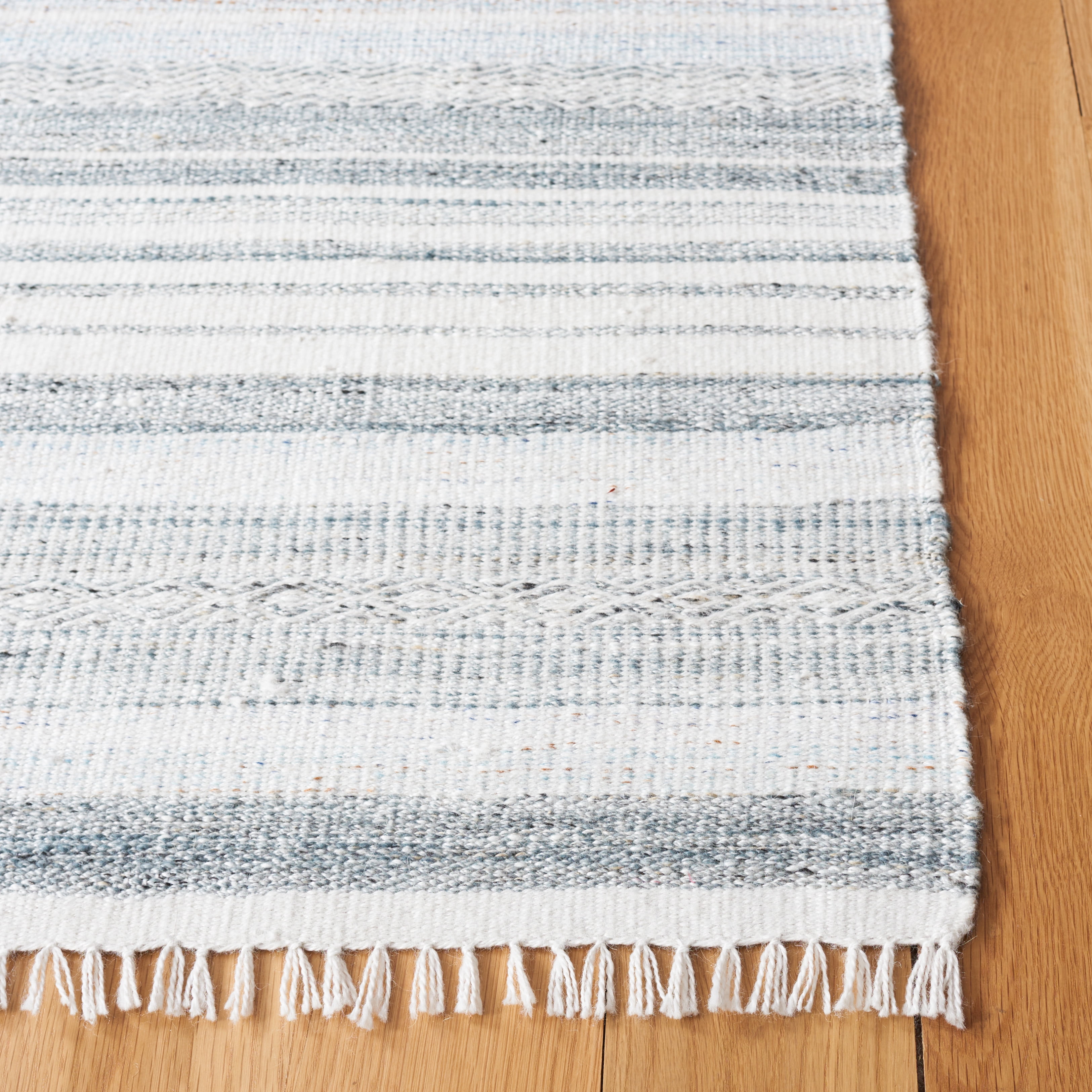 SAFAVIEH Kilim Mckayla Striped Polyester Area Rug, Ivory/Light Blue, 4' x 6'