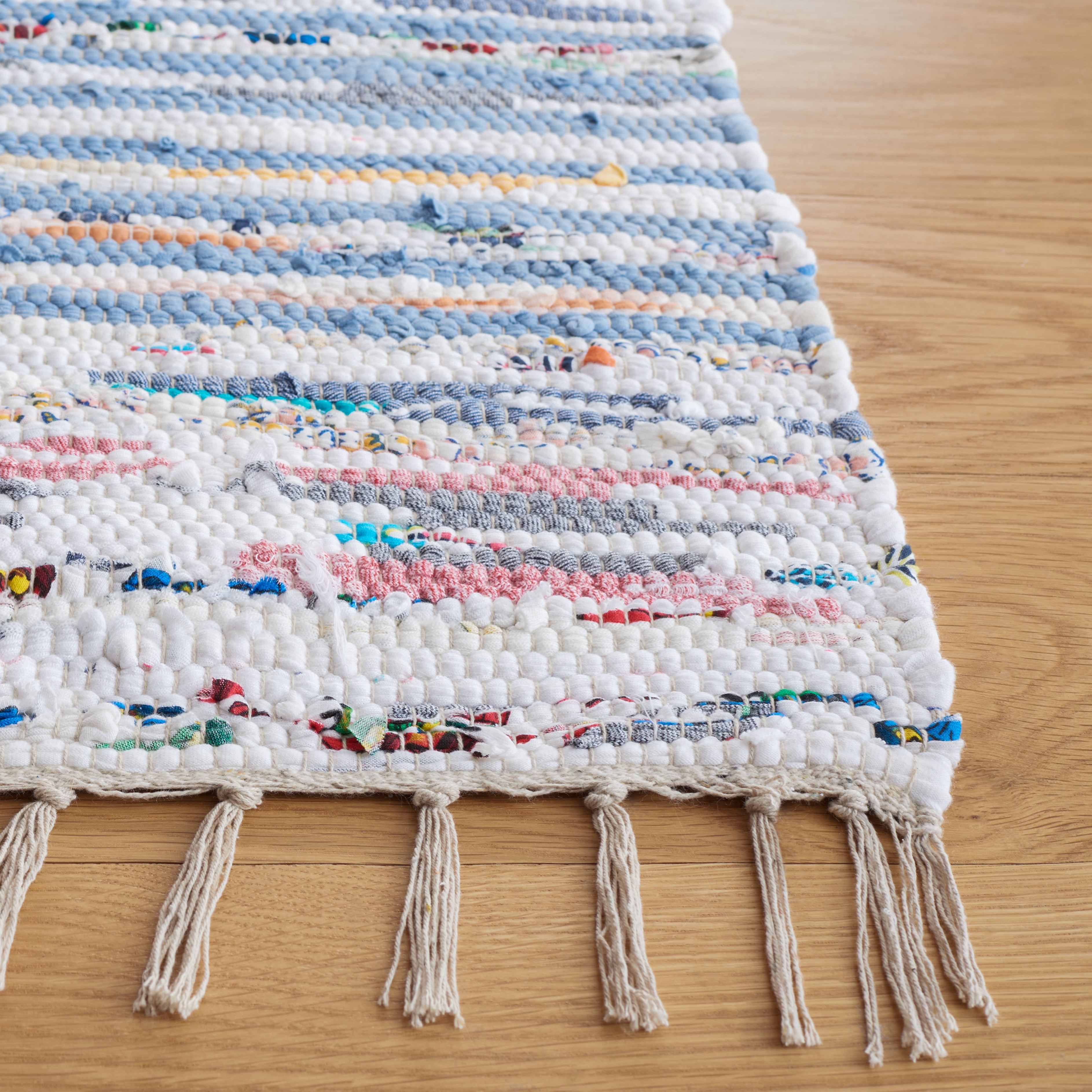 SAFAVIEH Montauk Randa Distressed Area Rug, Blue/Ivory, 5' x 8'