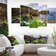thumbnail image 1 of Rochers et Cascade sur la Côte Espagnole, 1 of 1