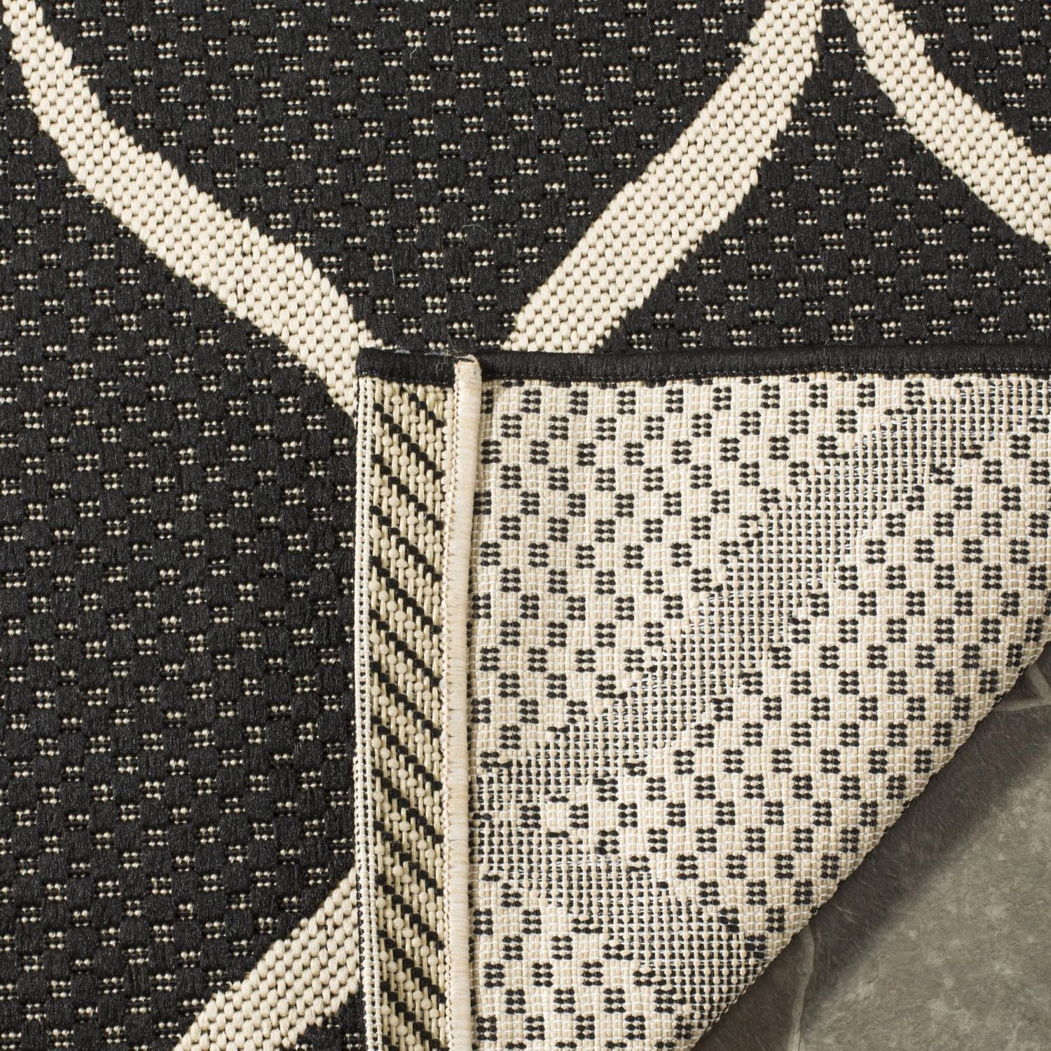 SAFAVIEH Courtyard Linnet Geometric Indoor/Outdoor Area Rug