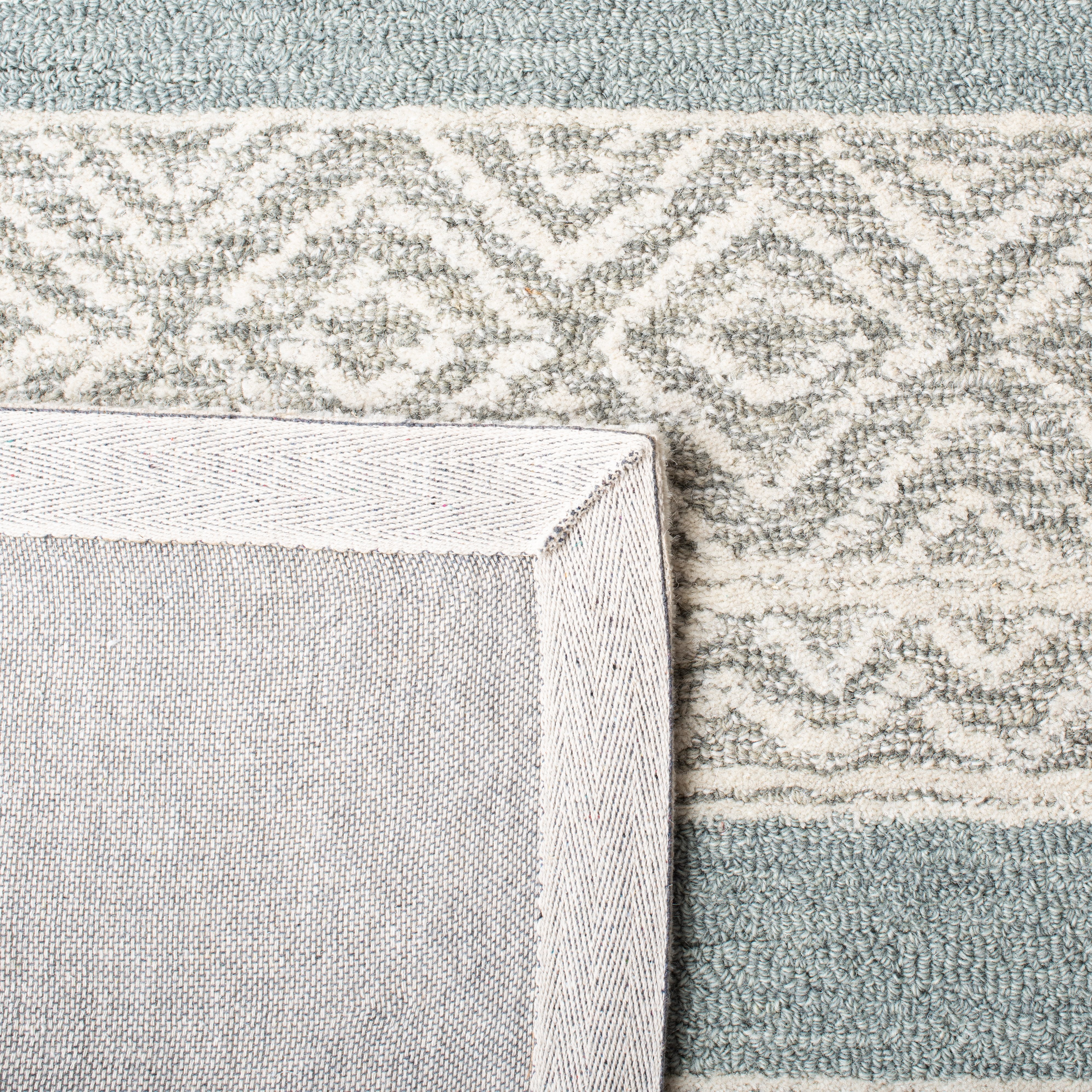 Safavieh Metro Rae Striped Area Rug, Natural/Light Gray, 5' x 8'