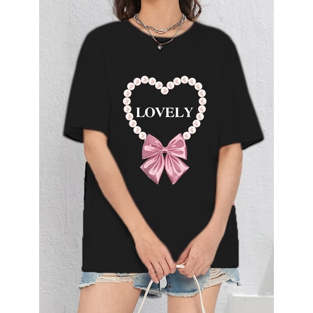 Camiseta con estampado gráfico "Lovely" de perlas y lazo. Camiseta de manga corta con cuello redondo, elegante y cómoda para adolescentes, ideal para primavera y verano. Ropa para el día a día. Para