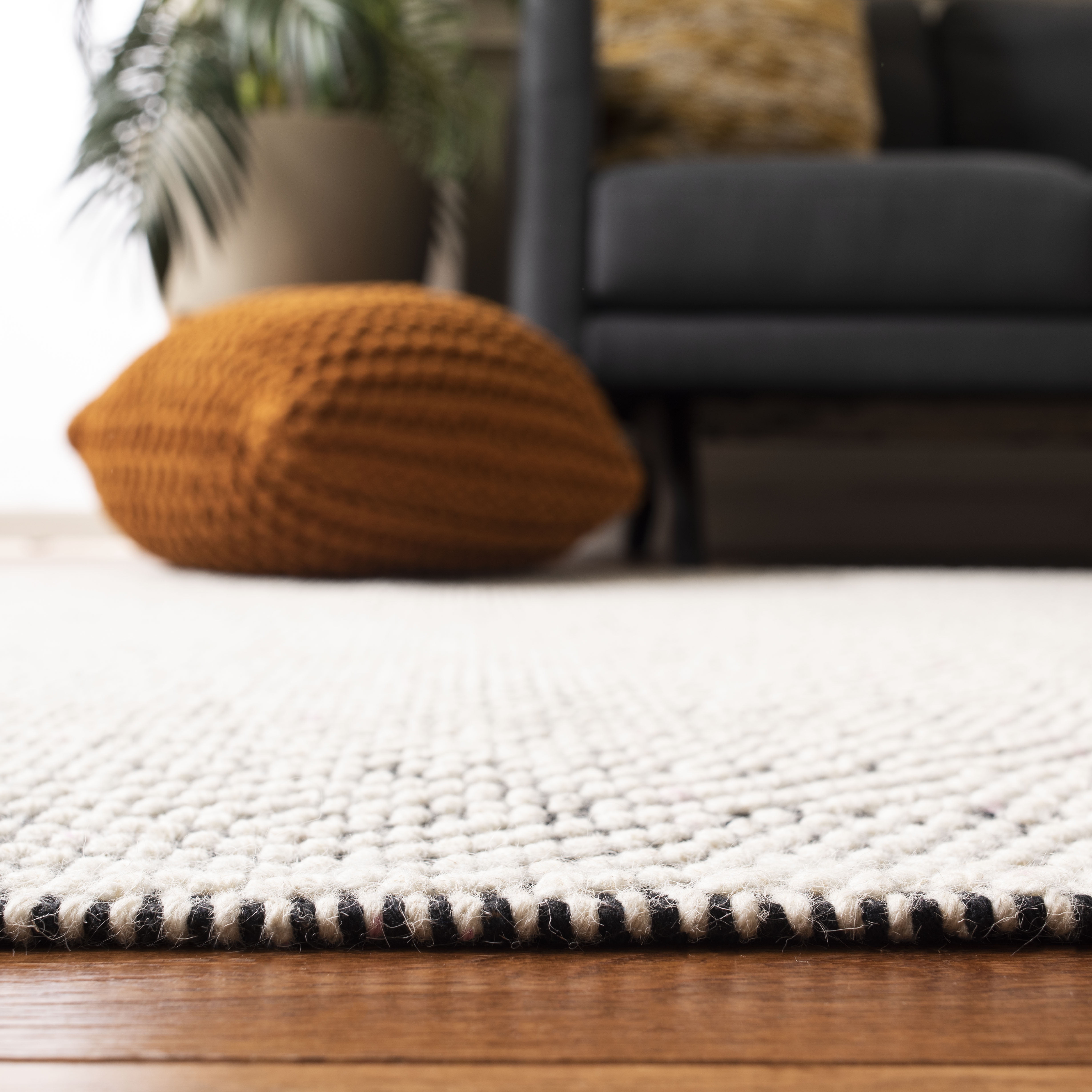 SAFAVIEH Vermont Catrine Geometric Wool Runner Rug, Ivory/Black, 2'3" x 6'