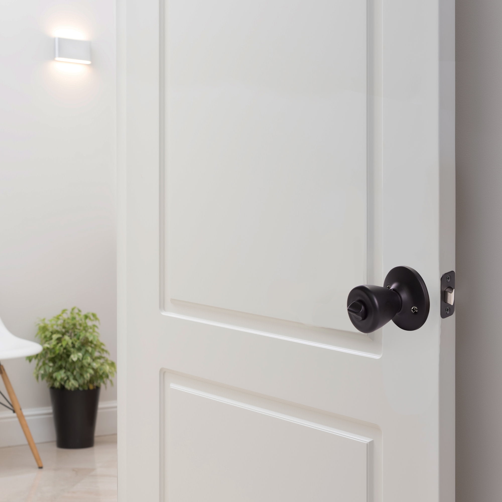 Design House WM477926 Tulip Privacy Bed and Bath Door Knob Matte Black