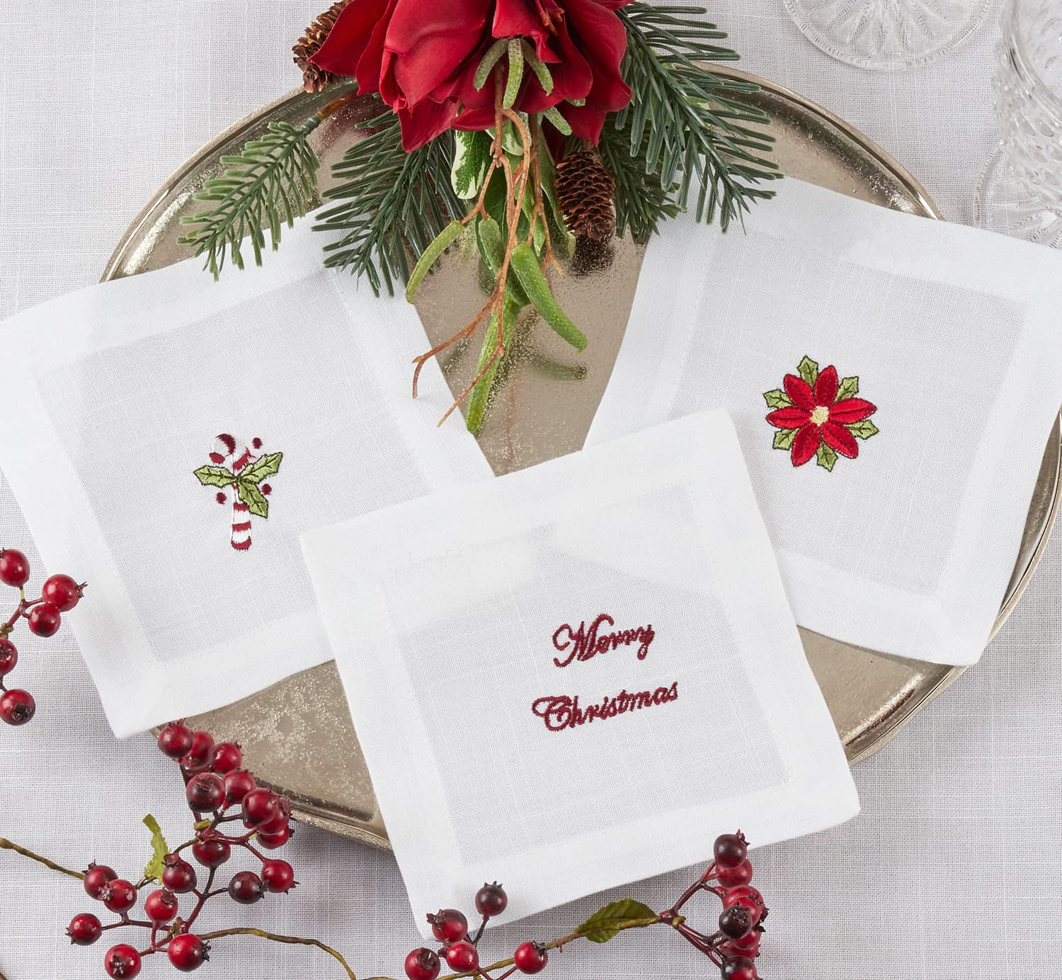 Fennco Styles Embroidered Snowflake Christmas Table Cloth Napkins 20 x 20  Inch, Set of 4 - Red Dinner Napkin for Holiday Décor, Banquets, Family  Gathering, and Special Events 