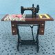 thumbnail image 3 of Juguete De Máquina De Coser Para Casa De Muñecas 1:12, Mini Accesorio Portátil Para Máquina De Coser Vintage Para Muebles De Sala De Juguetes Para Casa De Muñecas, 3 of 7