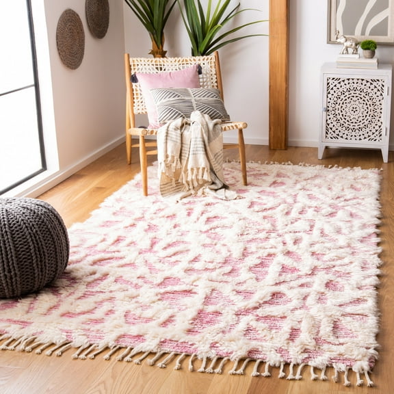 SAFAVIEH Manhattan Bryanne Abstract Distressed Area Rug, Ivory/Pink, 6' x 9'