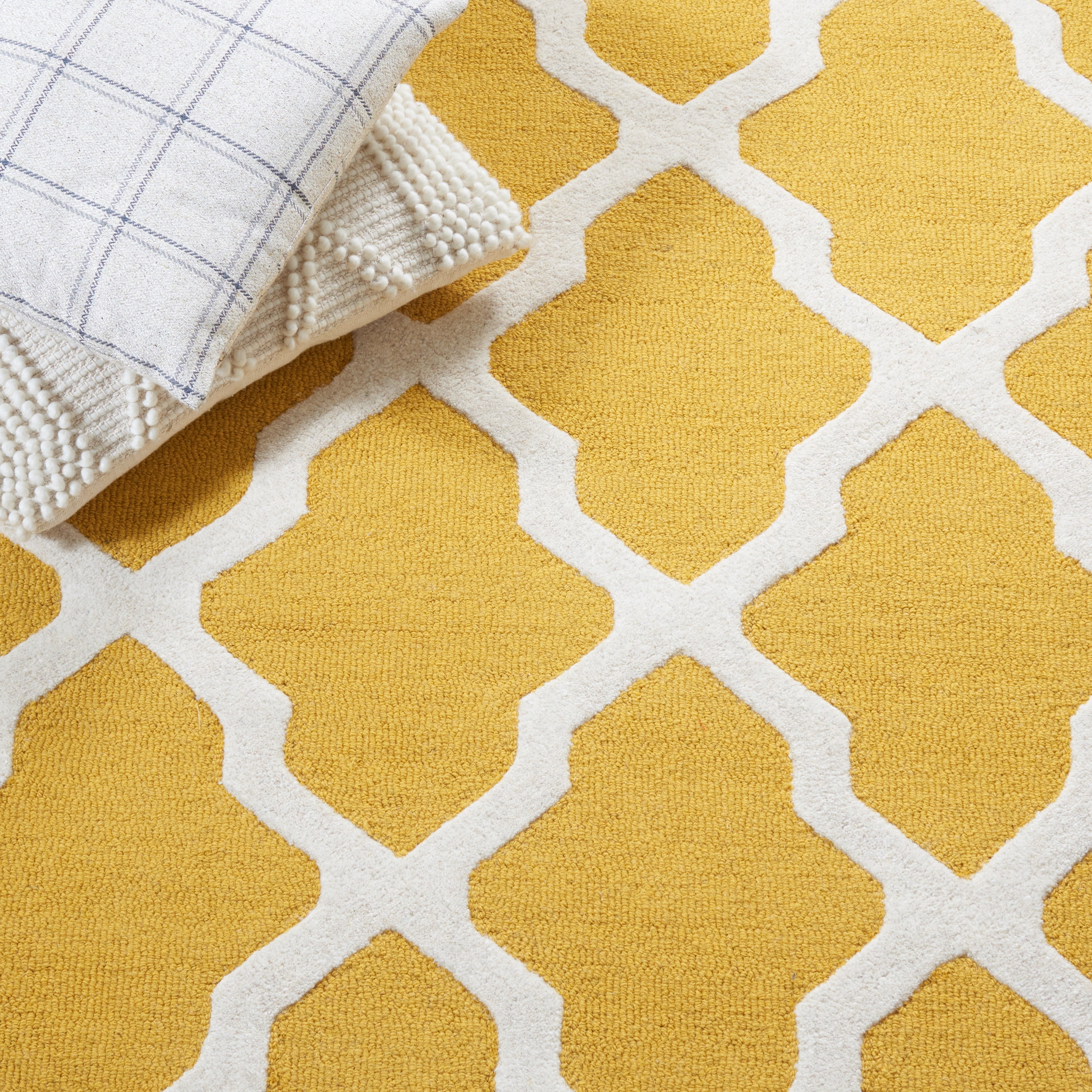 SAFAVIEH Cambridge Liam Geometric Wool Area Rug, Gold/Ivory, 2'6" x 4'