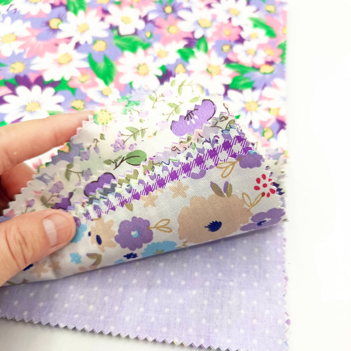 iMzoon 22Pcs 10" Cotton Fabric Quilting Squares,No Repeat Floral Charm Pack, Precut Pink Fabric for Sewing with Wavy Edges, DIY Scrapbooking Craft Supplies Purple