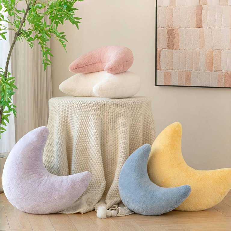 SUSIELADY Plush Moon Pillow, Soft and Cozy Crescent Moon Shaped