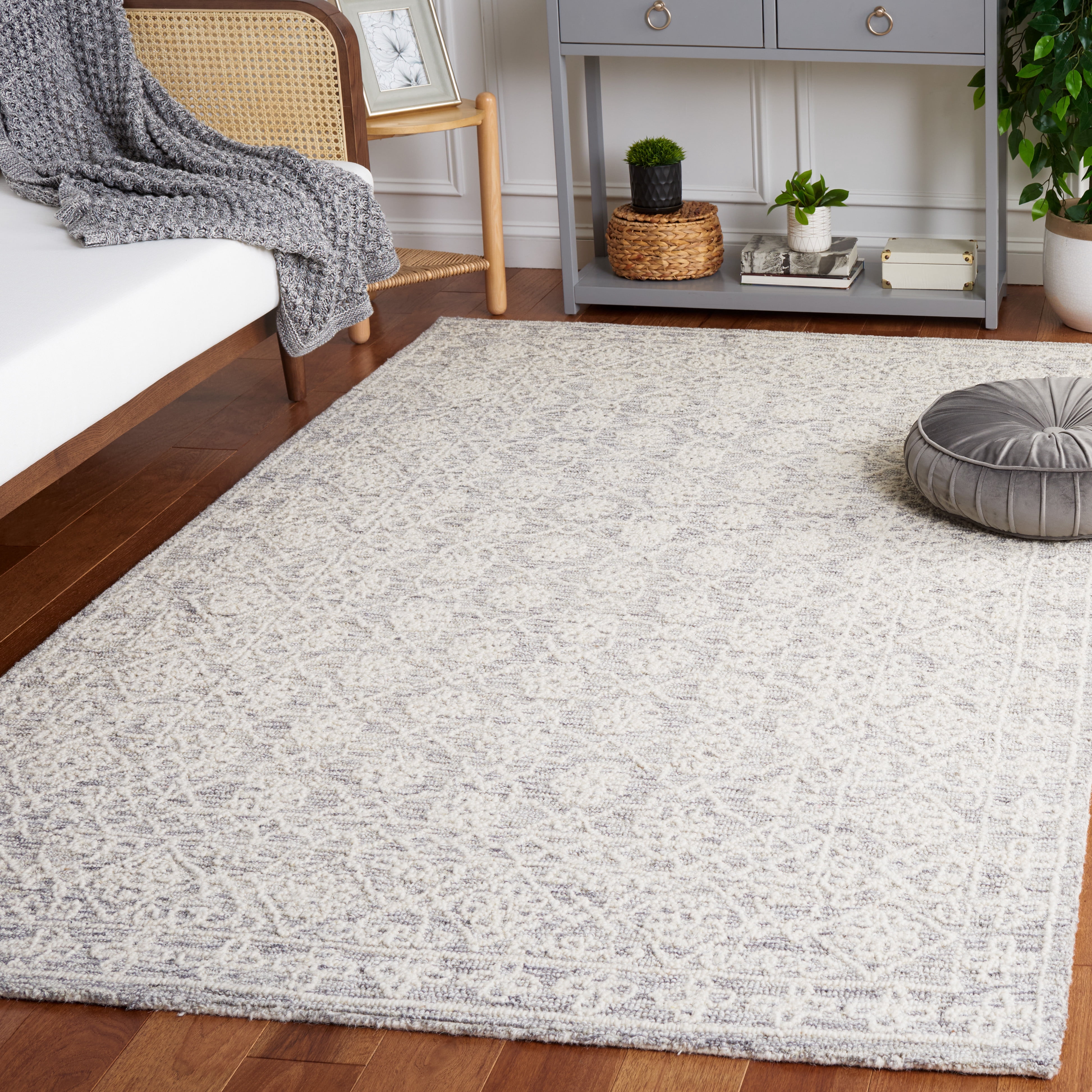 SAFAVIEH Ebony Adella Floral Area Rug, Grey/Ivory, 4' x 6'