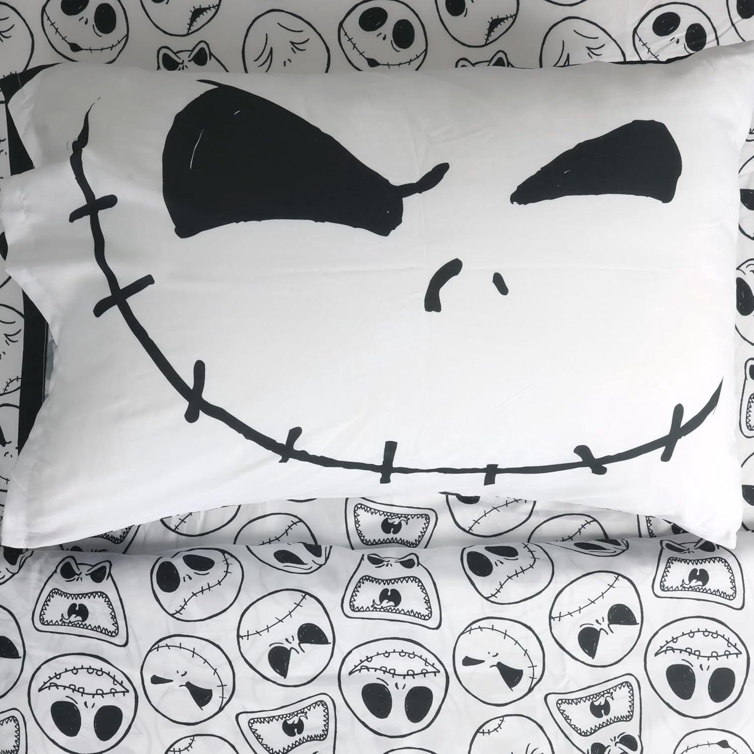 The Nightmare Before Christmas Bedding Sheet Set 4 pcs Twin Bed in Bag Set for Kids - Reversible Comforter, Flat Sheet, Fitted Sheet & Pillowcase