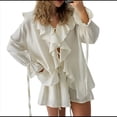 thumbnail image 3 of Traje de Dos Piezas para Mujer con Cuello en V Francés, Camisa Holgada con Volantes y Pantalones Cortos Beige M, 3 of 10