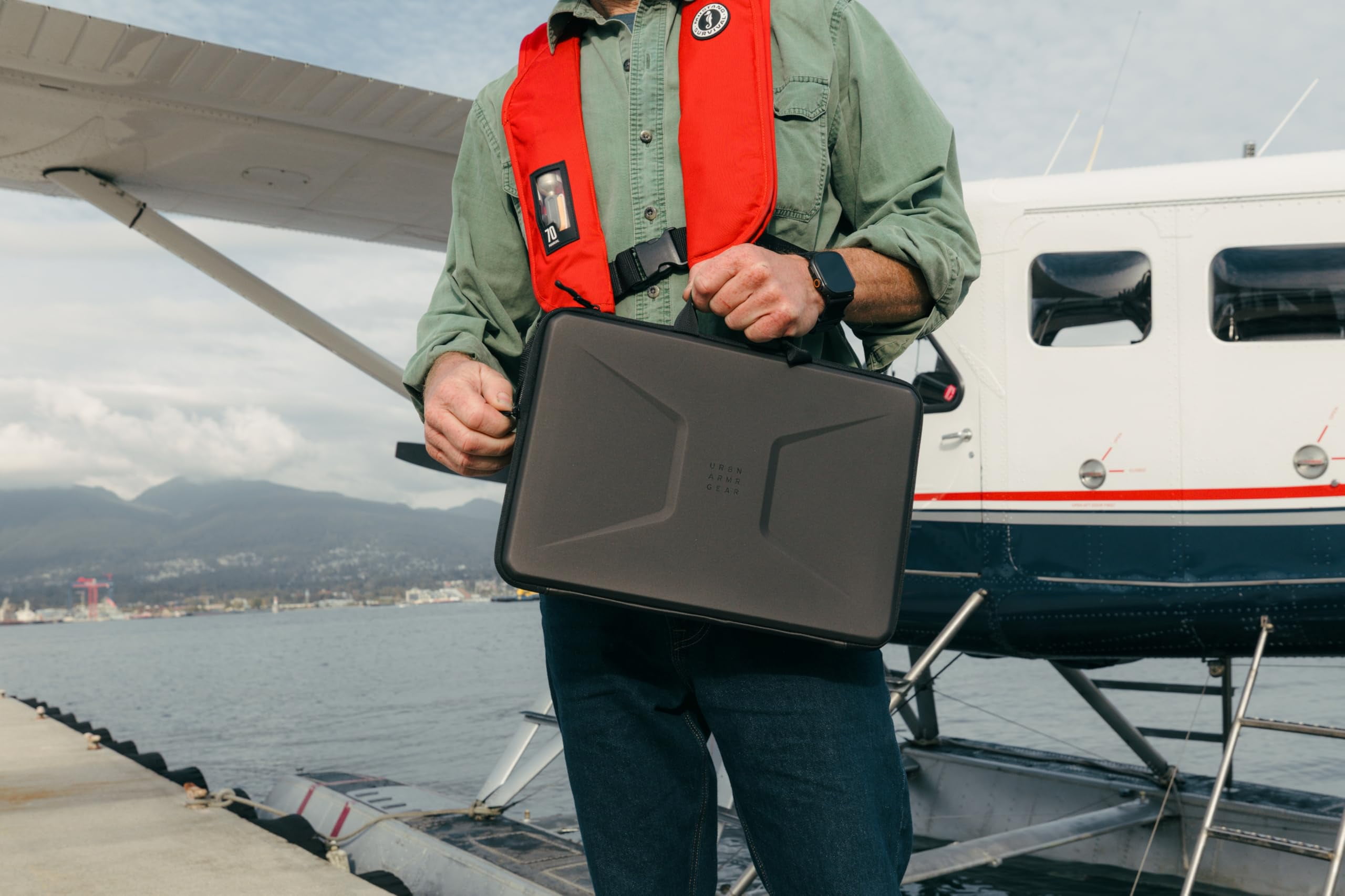UAG Laptop Sleeve Case, Medium Sleeve, Fits Up to 13-14" Laptop,Impact-Resistant Laptop Bag with Carrying Handle and Interior Accessory Pocket, Black