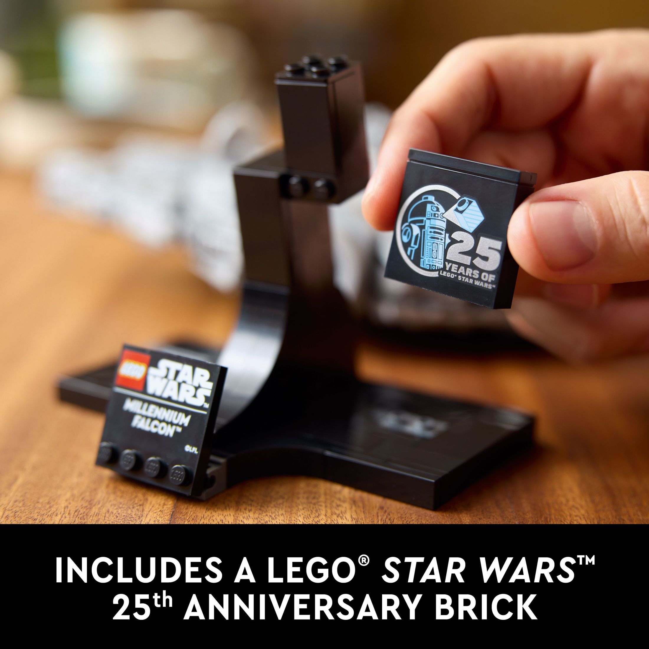 LEGO Star Wars: Una Nueva Esperanza Halcón Milenario 25 Aniversario Modelo de Nave Estelar Construible, Decoración Coleccionable de Star Wars para el Hogar, Set de Construcción para Adultos, Idea de Regalo para Fans de Star Wars, 75375 5