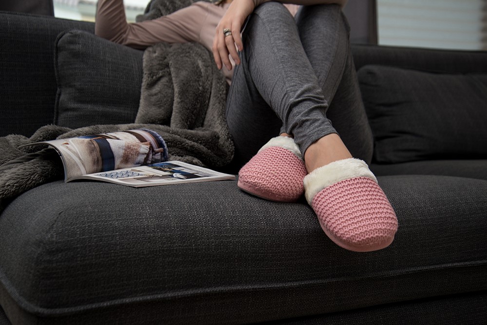 Women’s Weave-Knit Slip-On Indoor Slippers – Plush Padded Plush Home Shoes
