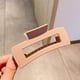 thumbnail image 1 of Pinza cuadrada para el pelo, pinza para el pelo, pinza para la parte posterior de la cabeza, sencilla, elegante, grande, pinza para el pelo, pinza para el baño con forma de tiburón, 1 of 6