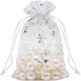 thumbnail image 3 of Paquete de 100 bolsas navideñas de organza con copos de nieve de 4 x 6 pulgadas, bolsas pequeñas de malla blanca para baratijas, bolsas pequeñas con cordón para dulces esquí esquí Gafas de esquí, 3 of 5