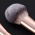 thumbnail image 4 of Brocha de maquillaje Gemsanva de doble punta para base y corrector, 4 of 7
