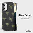 thumbnail image 4 of Funda Coach de piel granulada genuina grabada para iPhone 16, 4 of 8