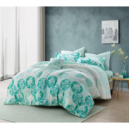 Ivy Bronx Bates Mint Comforter