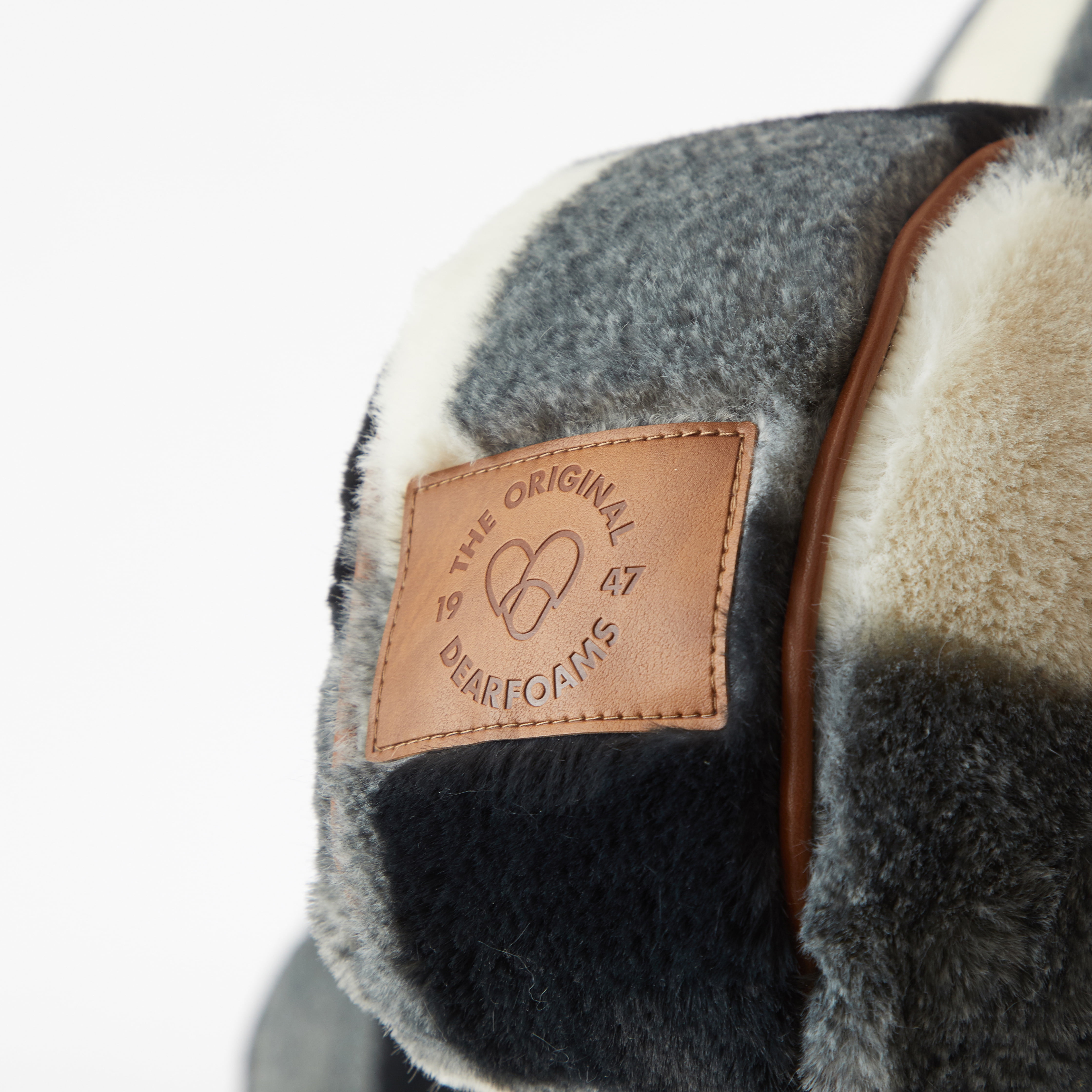 Dearfoams Backrest with Leather Piping, Black and White, Fur