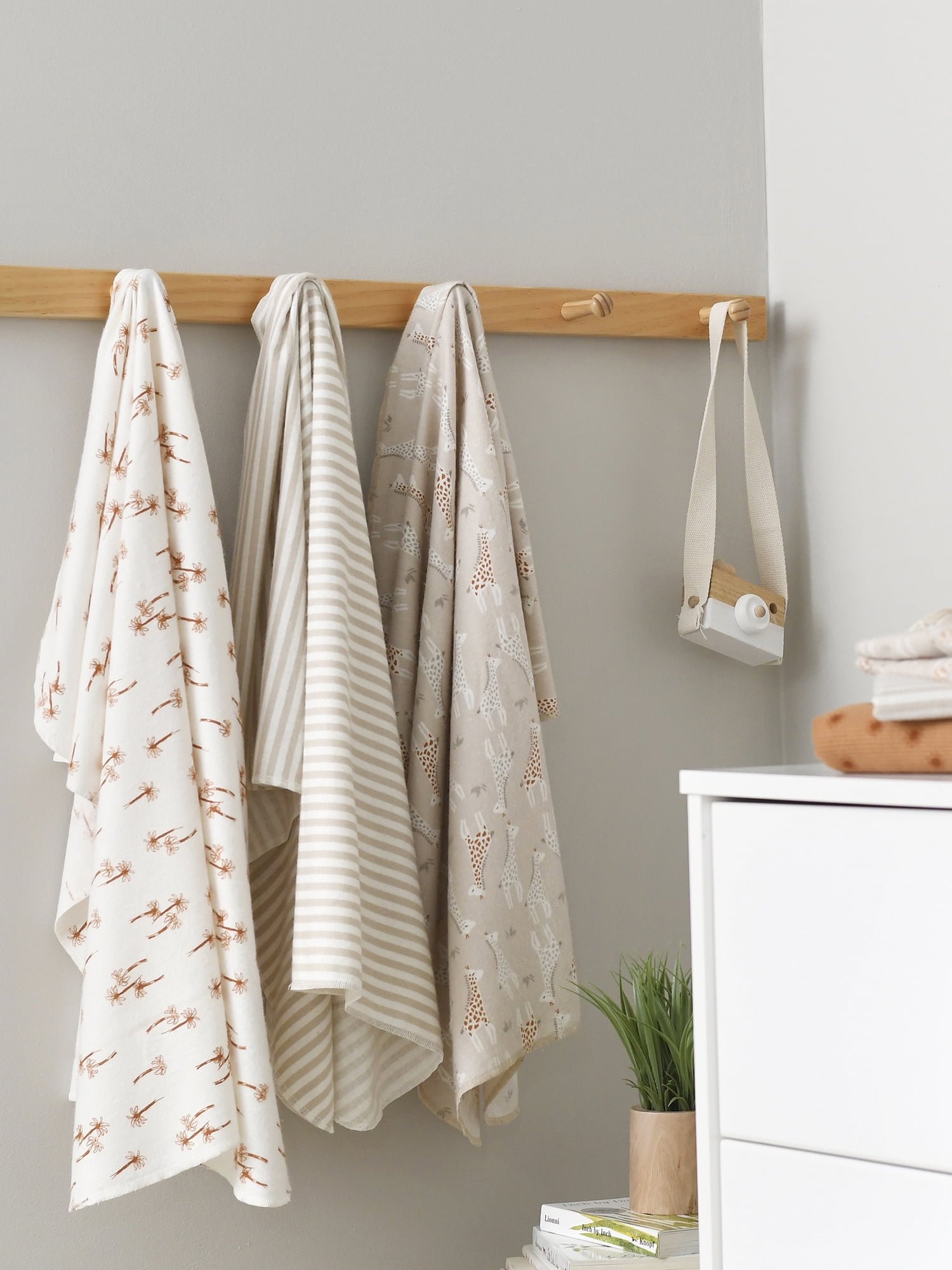 Modern Moments by Gerber Baby & Toddler Boy Flannel Blankets, 5-Pack, Ivory Giraffe