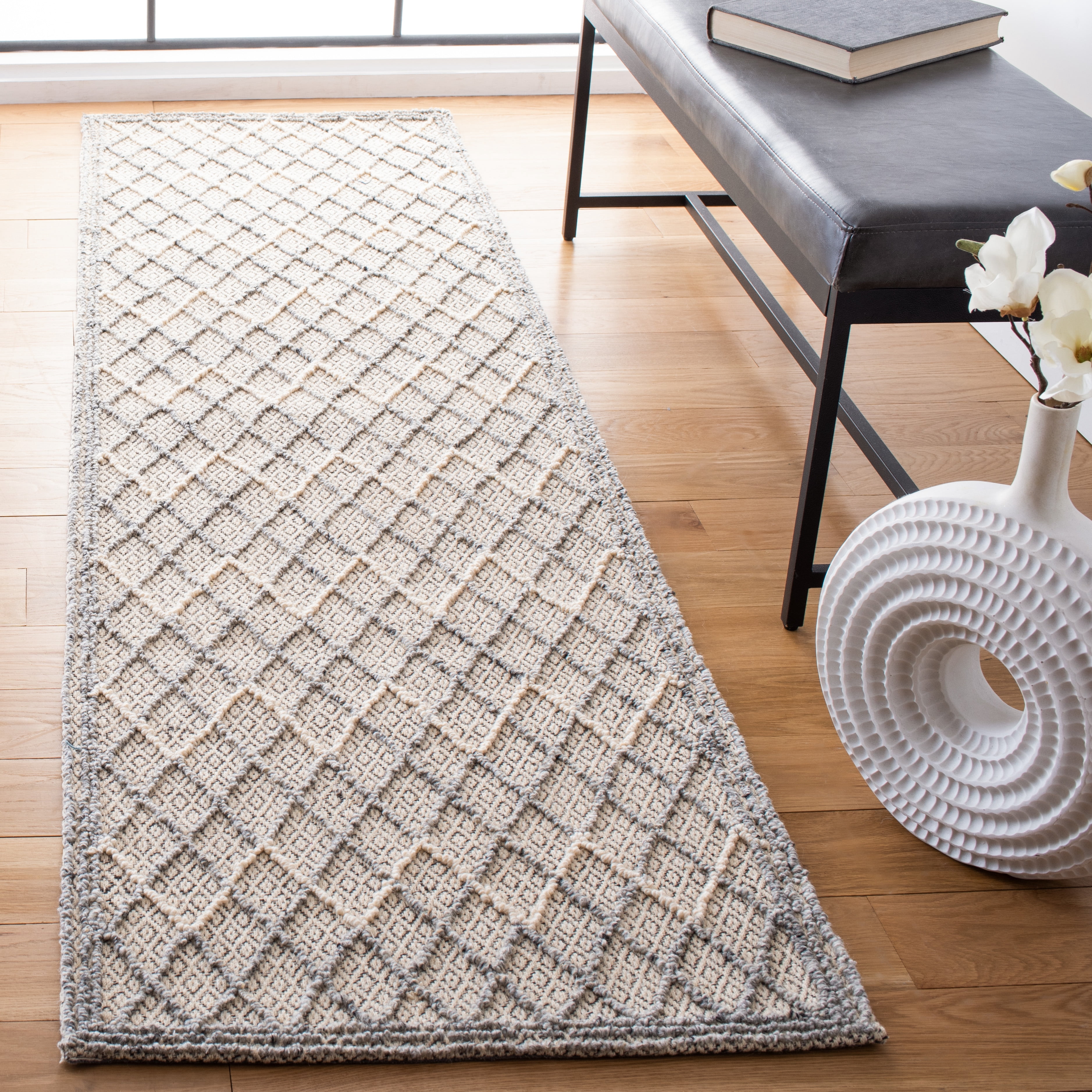 SAFAVIEH Trace Giselle Geometric Runner Rug, Blue/Black, 2'3" x 8'