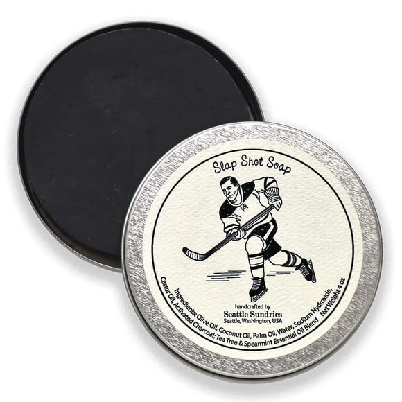 Seattle Sundries Slap Shot Jabón de disco de hockey Idea de regalo de hockey 1 barra (4 oz) de jabón de carbón activado para combatir olores en una lata de regalo retro Natural y hecho a mano