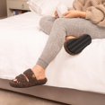 thumbnail image 2 of Zapatillas EverFoams Fuzzy de espuma viscoelástica con punta abierta para mujer, color moca, 2 of 7