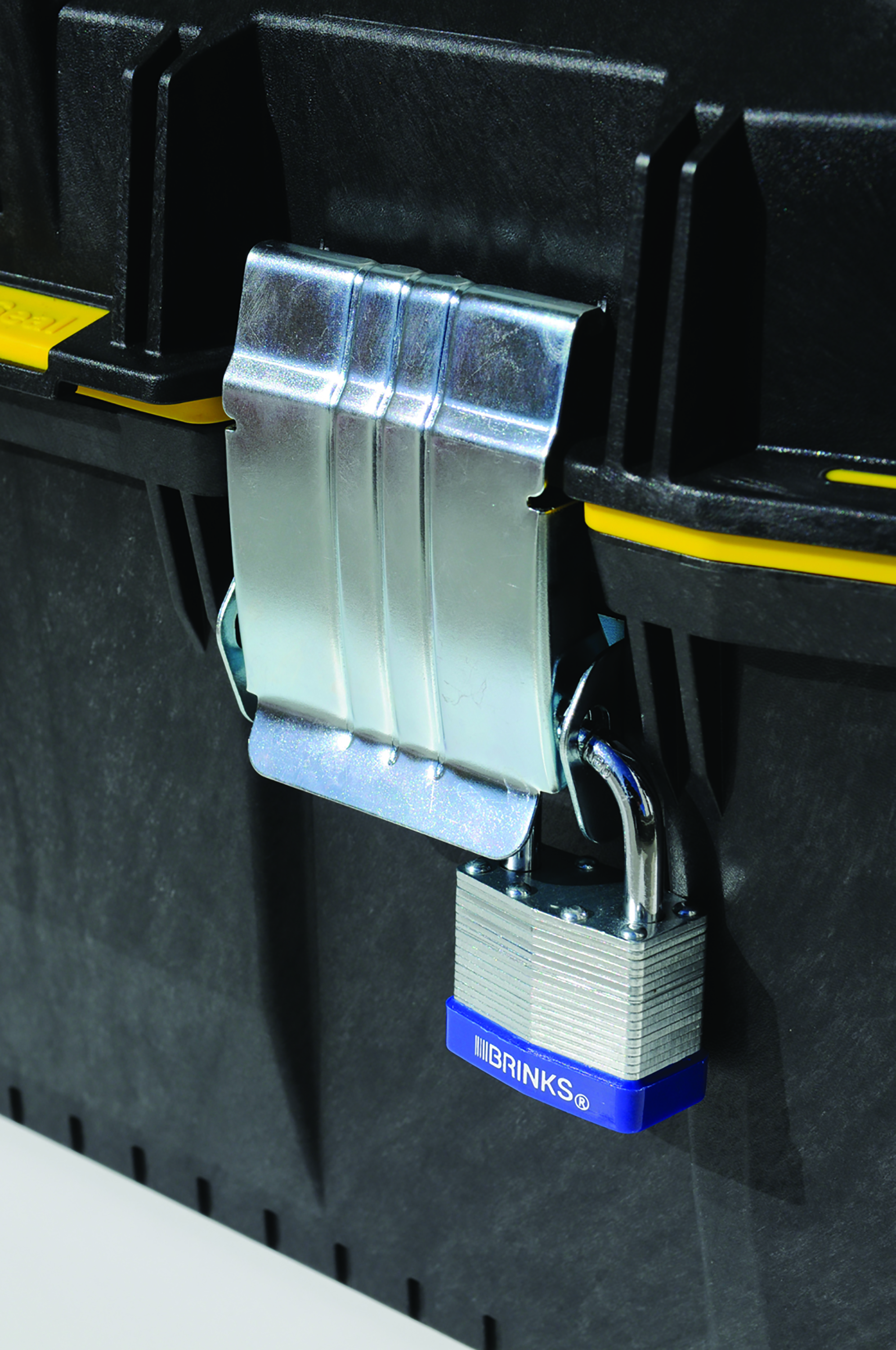Brinks High-Security Laminated Steel Padlock, 40mm with 1-1/2in Shackle photo 6