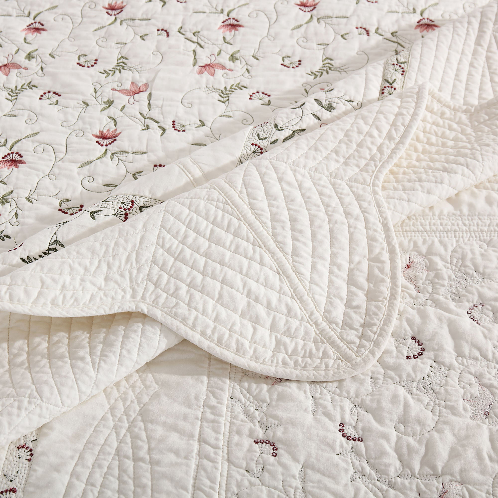 3Pcs 100% Cotton Embroidery Delicate Floral Quilt Bedspread Set