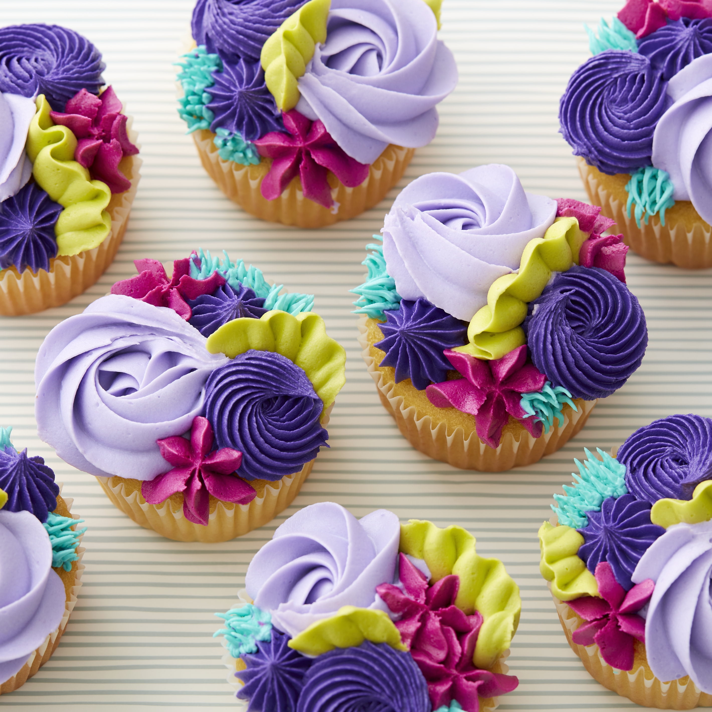 Wilton 2D Drop Flower Decorating Tip Set, 3-Piece