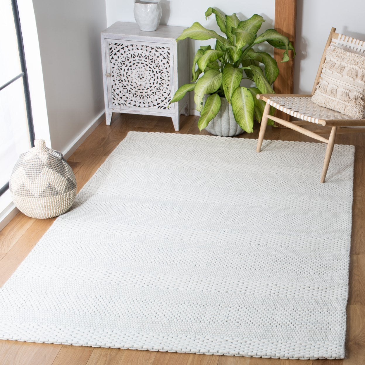 SAFAVIEH Marbella Cassarah Striped Area Rug, Ivory, 7' x 7' Round