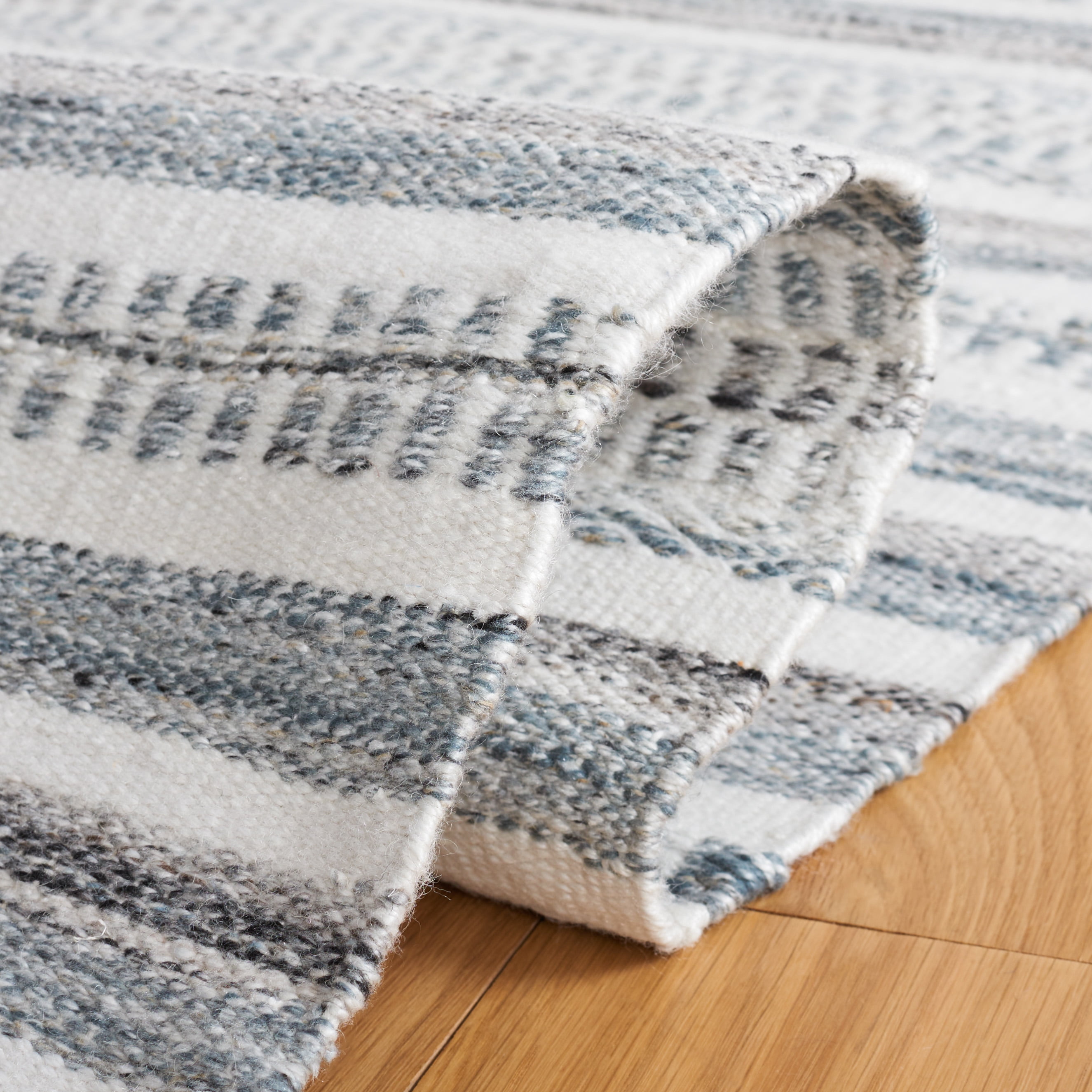 SAFAVIEH Kilim Mandy Striped Polyester Area Rug, Ivory/Grey, 6' x 6' Round