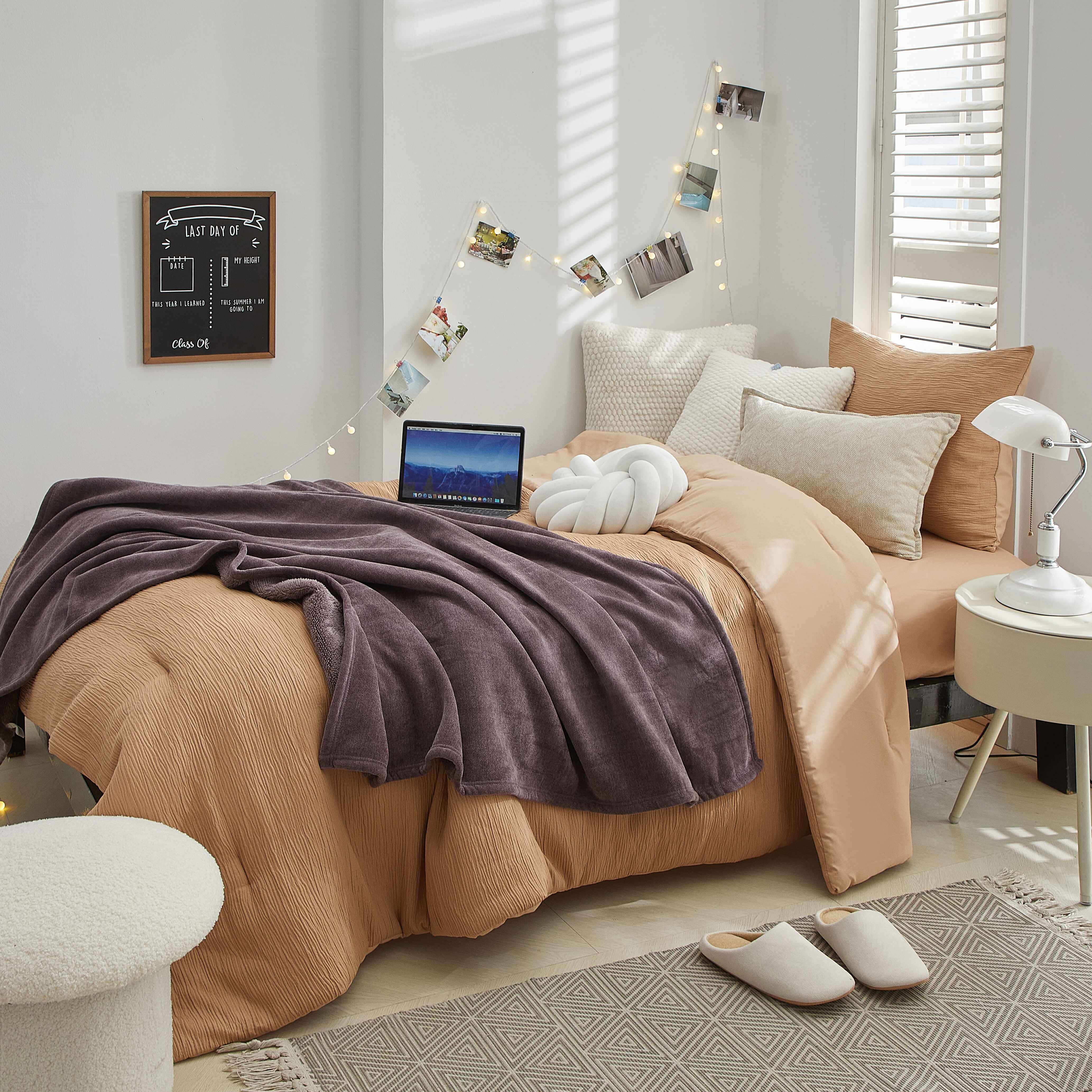 Mainstays Cozy Sweatshirt Chenille Throw Blanket, Plum Truffle, 50" x 60"