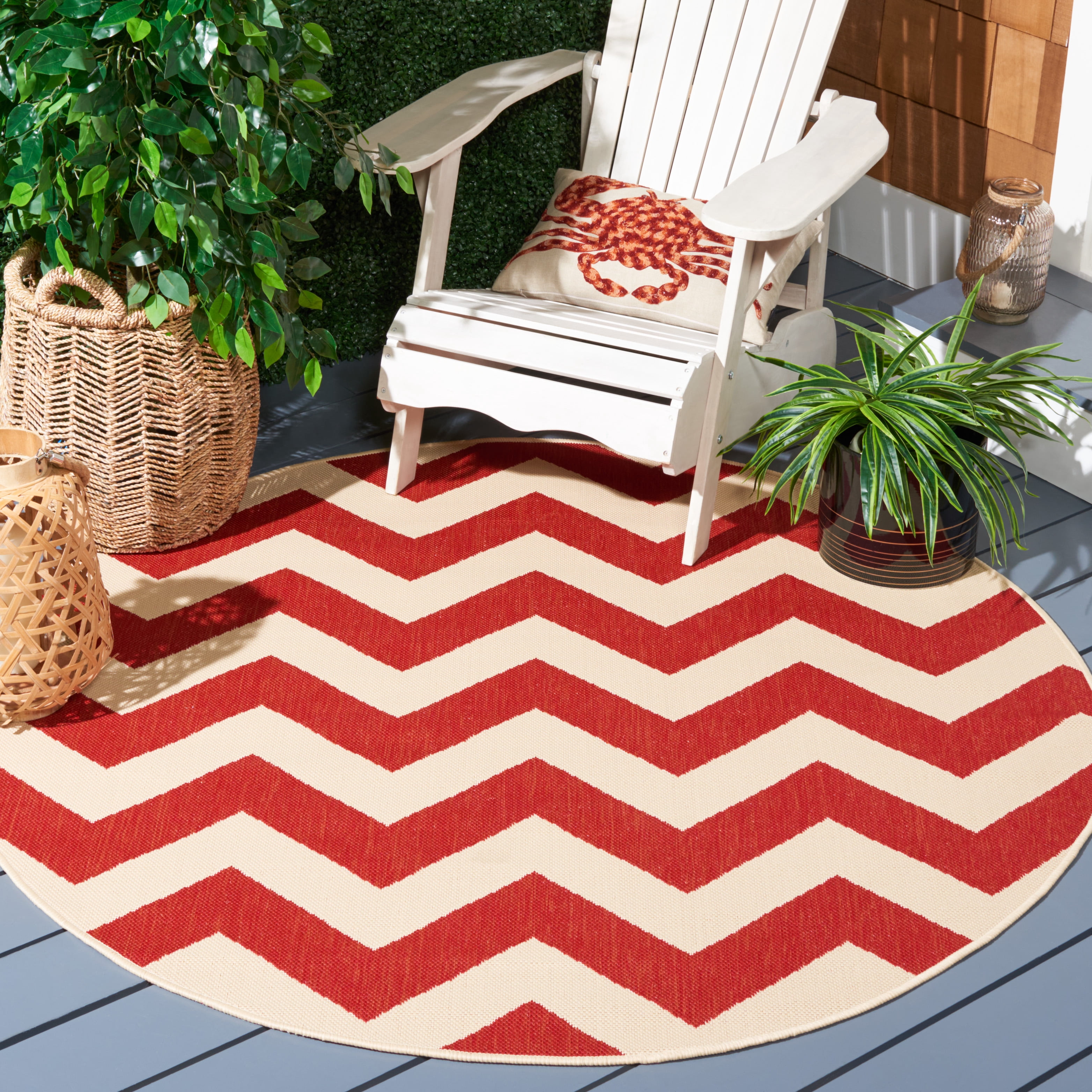 Safavieh Courtyard Bailey Chevron Indoor/Outdoor Area Rug, Red, 7'10" x 7'10" Round