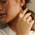 thumbnail image 5 of Anillo llamativo cruzado entrelazado de 2 tonos, anillos gruesos de moda para mujer, anillos de dedo índice ancho chapados en oro negro, plata y oro rosa, joyería de disfraz, 5 of 5