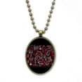 thumbnail image 1 of Graffiti Rue Rouge Blanc Modèle Collier Chaîne Vintage Perle Pendentif Bijoux Collection, 1 of 3