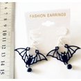 thumbnail image 3 of Pendientes negros retro de 2 piezas, pendientes de moda de murciélago extraño (negro) Rojo Verde, 3 of 5