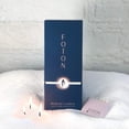 thumbnail image 1 of Manta Candle Foton Pearled Breezy, con aroma fresco, 540 ml, 120 h, 1 of 6