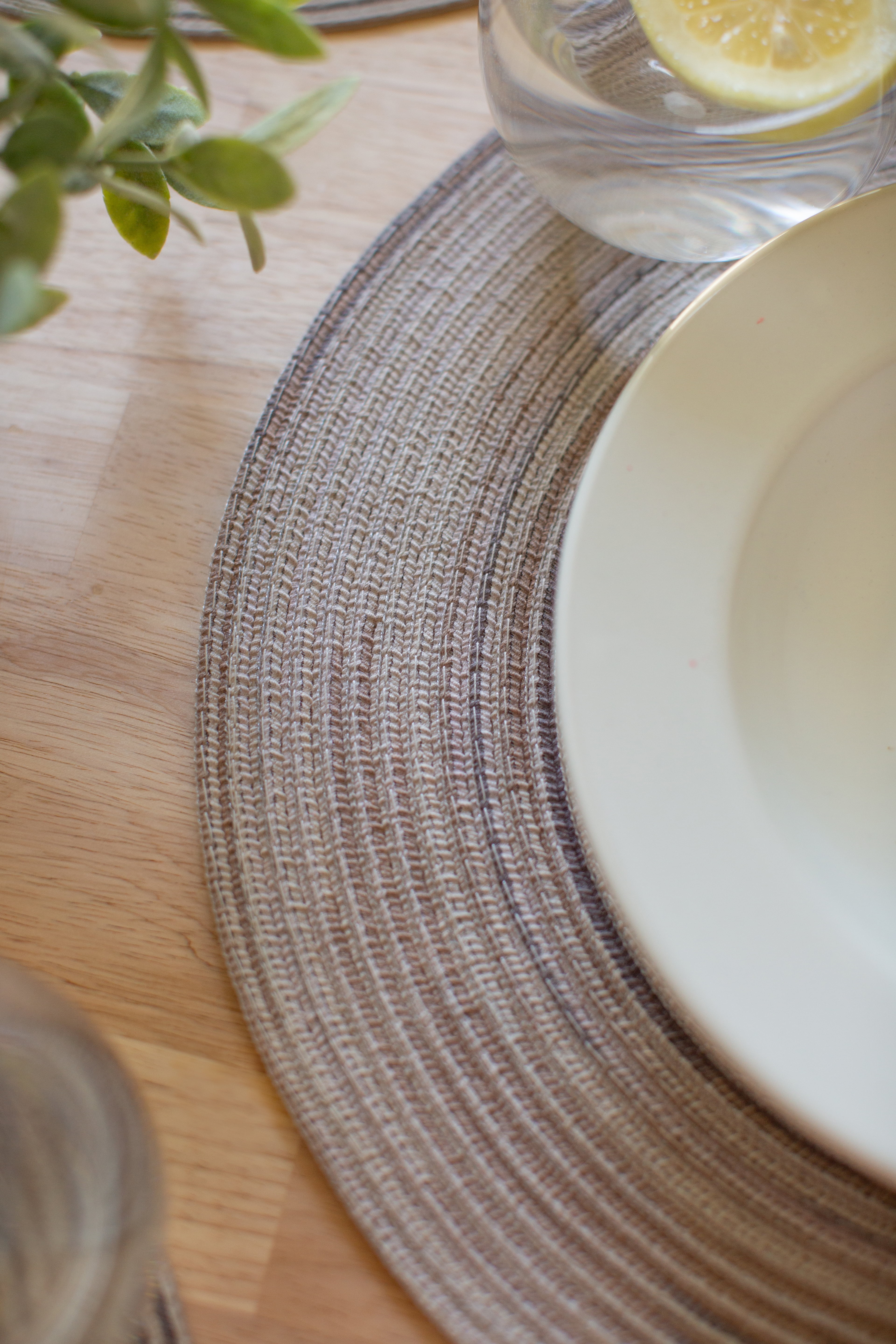 Mainstays Mars Ombre Stria Brown 15 Rd Placemat Walmart Com Walmart Com
