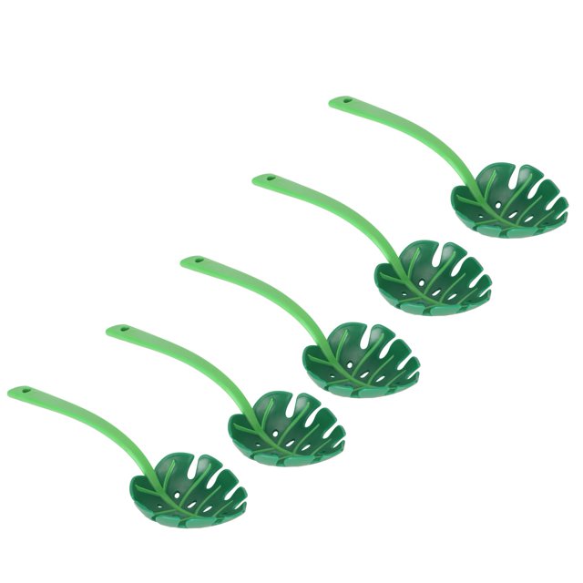 cuchara para servir ranurada, 5 piezas con diseño de hoja verde de ABS, juego de cinco cucharas ranuradas de mango largo (aprox. 30 x 9.5 cm) para servir y escurrir verduras, pasta y ensaladas; color verde brillante sobre fondo blanco. También suele usarse para colar porciones pequeñas al servir en reuniones.