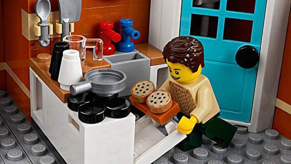 LEGO Corner Garage 10264 Building Set (2569 Pieces)