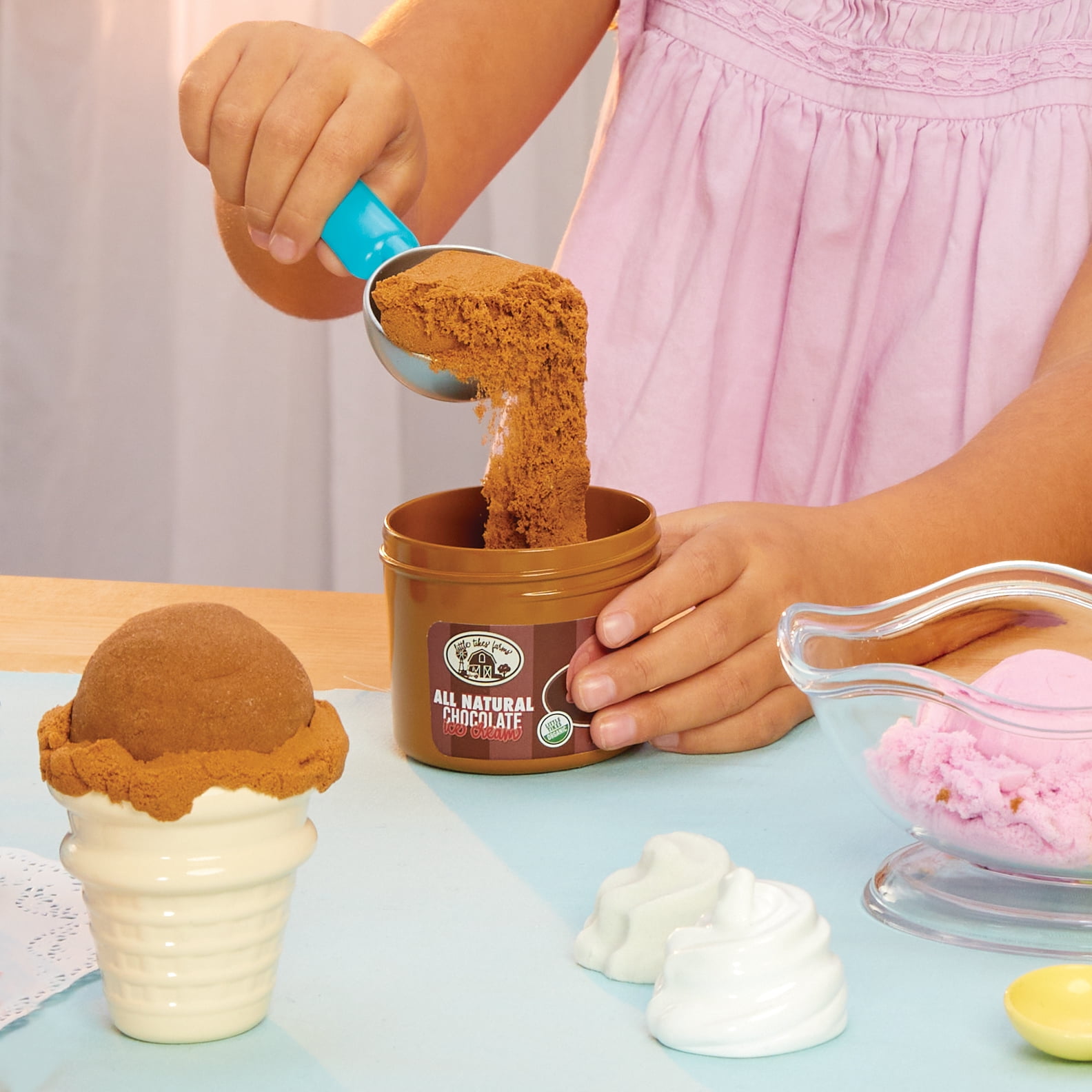 Little Tikes Creative Chefs Ice Cream Kit with Make-It Mix Play Sand, 20 Accessories, Realistic Pretend Play Set, Boys, Girls, Ages 3+