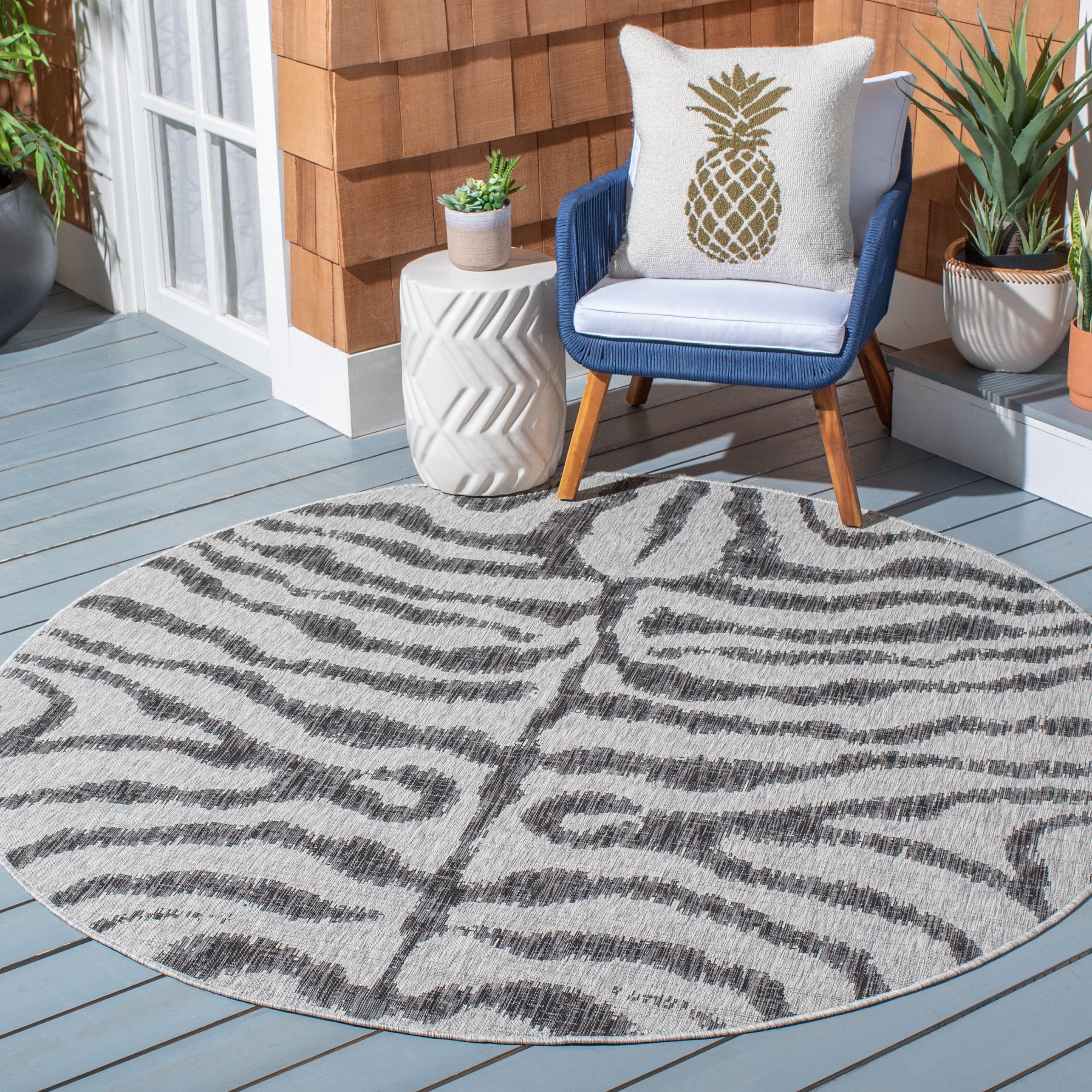 SAFAVIEH Courtyard Gerald Animal Indoor/Outdoor Area Rug, Grey/Black, 6'7" x 6'7" Round