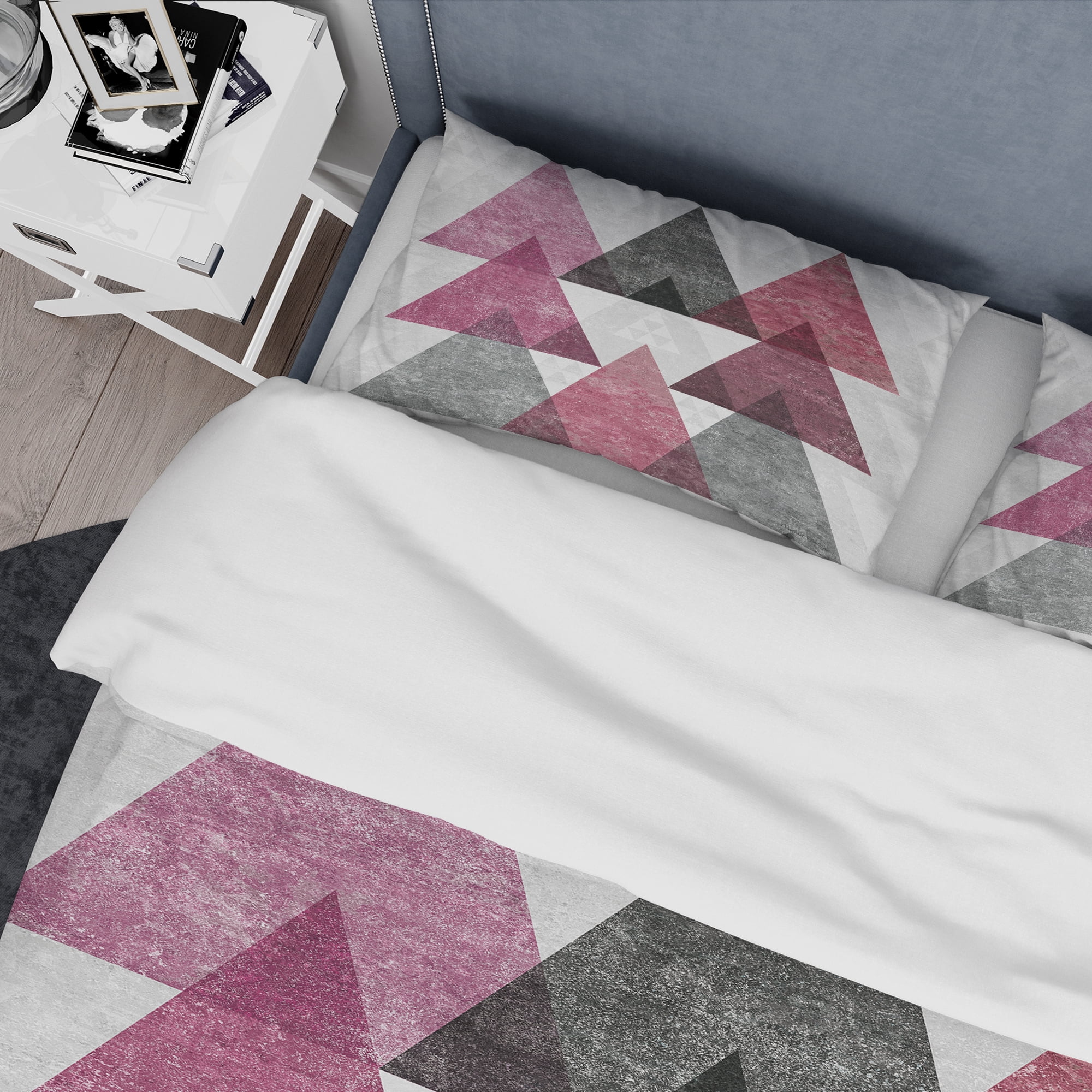 Designart 'Pink Geometric Mod Triangles I' Geometric Duvet Cover Set