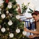 thumbnail image 3 of Adornos de bolas de Navidad blancas, caja de regalo de espuma, colgante de árbol de Navidad, decoración de fiesta en casa de Año Nuevo 2025, suministros de Navidad 2024, 3 of 5