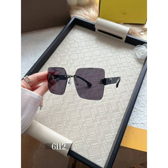 New Gradient Fashion Sunglasses for Women, High-Definition Nylon Lenses, UV Protection, Lightweight TR Frame, Face-Slimming Sun Protection Sunglasses