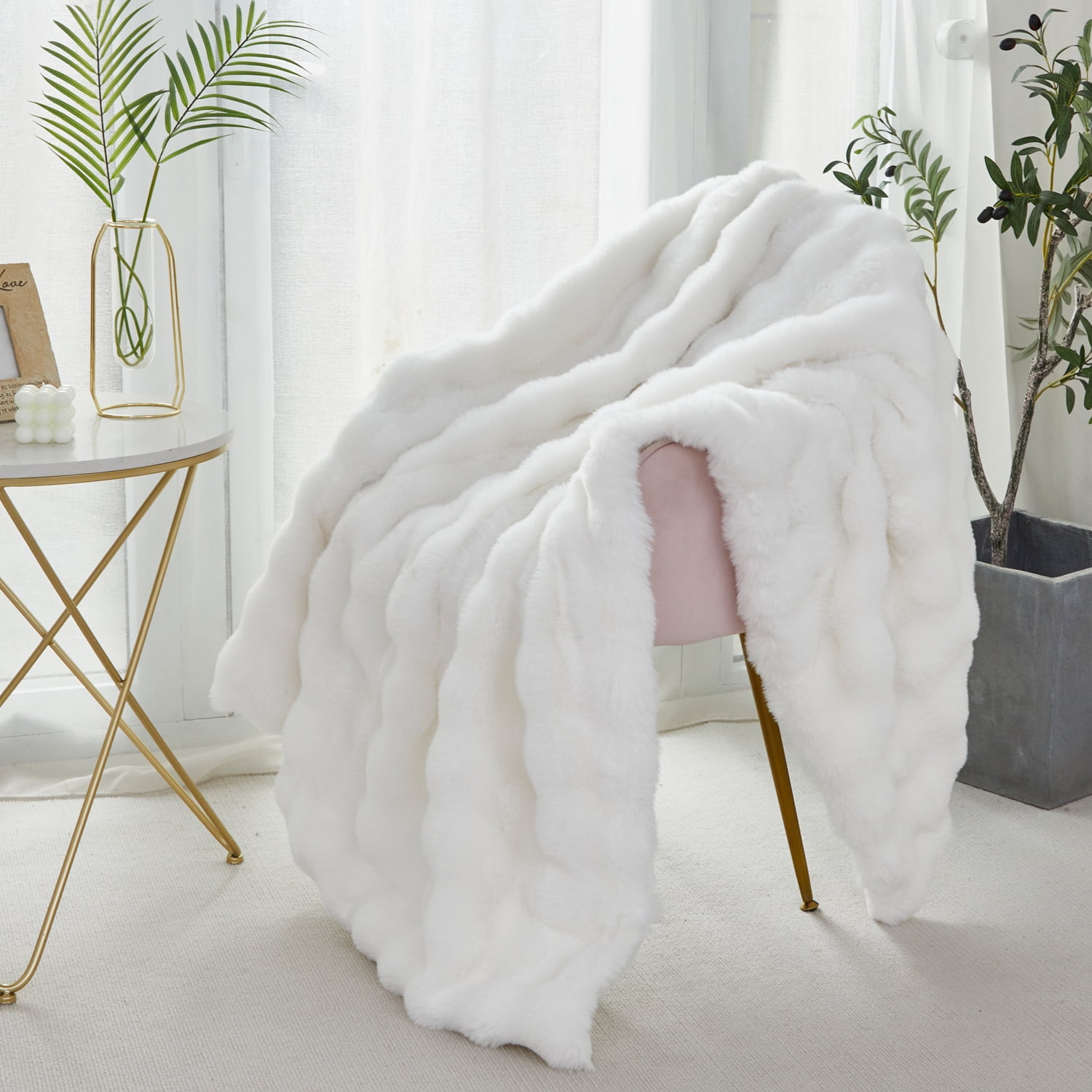 URBONUR White Faux Rabbit Fur Throw Blanket for Couch Chair, Fluffy Bubble Throw Blanket, Cute Fuzzy Blankets 40×63 Inches